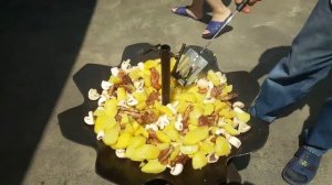 Сковорода из диска бороны, жарим картошку с мясом на диске из бороны видео