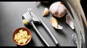 Рулетики из ветчины с сыром и чесноком: праздничное блюдо