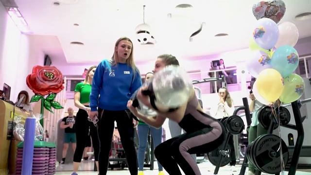 Фитнес соревнование среди девушек "Самая сильная девушка FITNESSAVENUE 2022" смотреть онлайн
