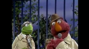 Sesame Street - News Flash - Kermit and Telly cooperate