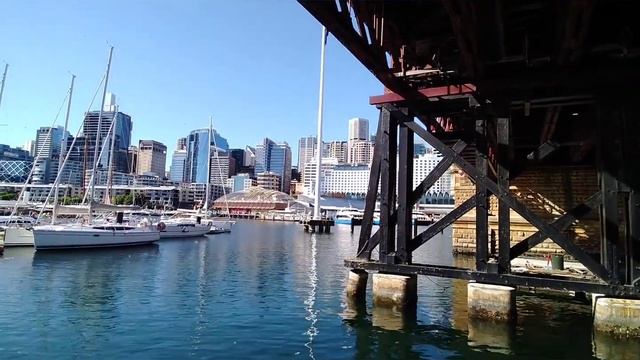 18 May 2022 Разводной Мост в Сиднее. Darling Harbour, Pyrmont Bridge is open смотреть онлайн