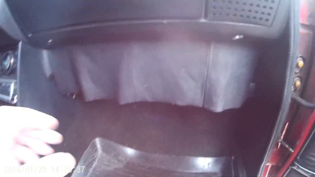 ВАЗ 2107 Шторка, закрываемая полку под "бардачком" (делов на 2 копейки) смотреть онлайн