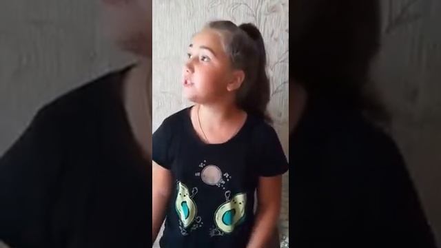 Гребнева Ирина 5 В класс читает стихотворение Сергея Есенина «Отговорила роща золотая»
