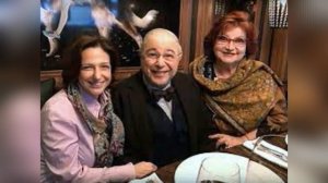 3-летний сын и 54-летняя дочь. Как выглядят и чем занимаются дети Евгения Петросяна