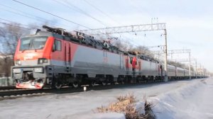 Электровозы ЭП20-052 и ЭП20-036 с поездом №012М Москва- Анапа.