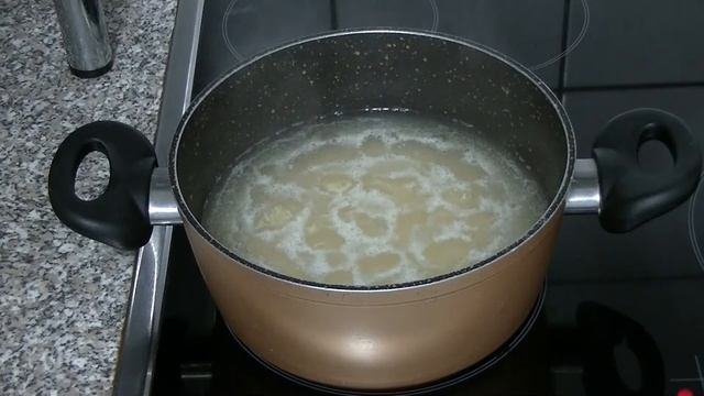 Пшённая каша с молоком.Готовится быстро,а съедается ещё быстрее. смотреть онлайн