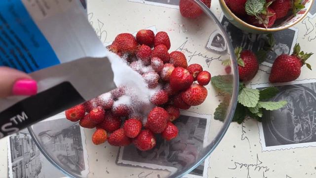 Клубничный мусс: полезный десерт за 15 минут. Для КЕТО и LCHF смотреть онлайн