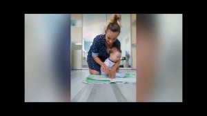 Развитие малыша в 9 месяцев. Рисуем красками.