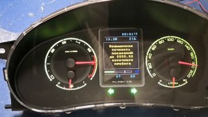Обновлённая электронная комбинация приборов Flash-х5 с бортовым компьютером на обзоре.