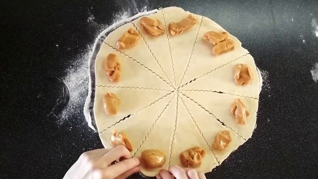 Рогалики из песочного теста со сгущенкой | Песочные рогалики без дрожжей и сахара
