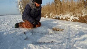 Зимняя рыбалка. Открытие сезона на озере Глухое. День второй. Рыбалка на окуня.