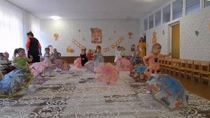 Средняя группа № 7. Танец "Прятки с дождиком"