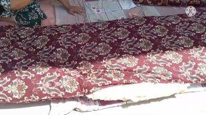 Миллий курпачамизга пахта солиб тикиш.