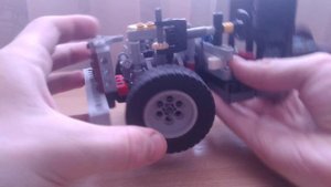 Грузовик из Лего техник.