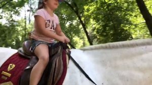 Прогулка верхом на лошади. София и Глория