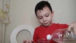 Эксперимент: как себя ведёт цветной лёд и вода в масле....