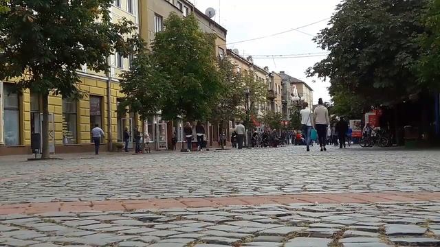 ♫Шум города. Тихий уютный городок со своими звуками♫ смотреть онлайн