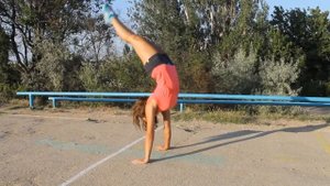 Девочки, занимайтесь спортом :)