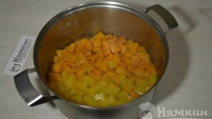 Рисовая каша на молоке с тыквой и курагой