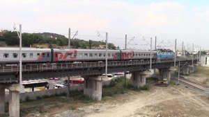 ЧС4-083 с поездом №332 Киев - Воронеж по эстакаде