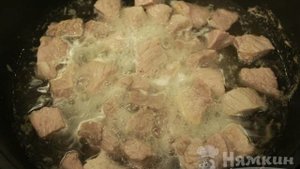 Свинина с луком на сковороде — тает во рту