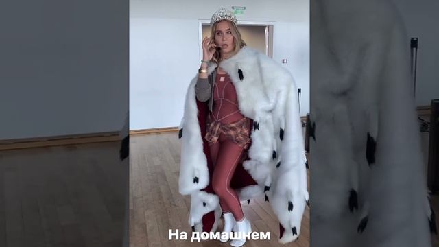 Кристина Бабушкина в обтягивающем костюме