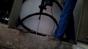 Делаем заземления, забиваем штыри .