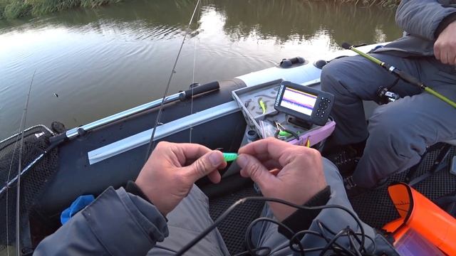 Столько рыбы я ещё не ловил. Рыбалка в Астрахани на раскатах в октябре. смотреть онлайн