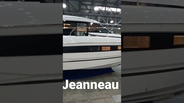 Jeanneau NC32 на выставке Moscow Boat Show 2023