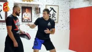 Хвост дракона. Удар ногой с разворота в голову.