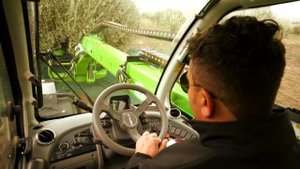 Телескопический погрузчик MERLO TURBOFARMER. Применение вибрационной головки.
