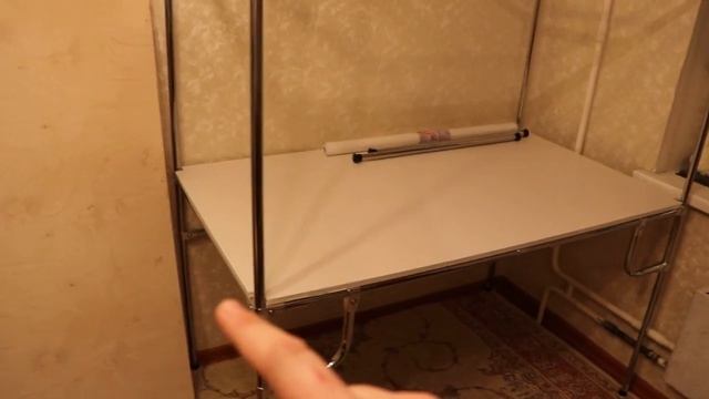 Рабочий стол из мебельных труб и листа фанеры