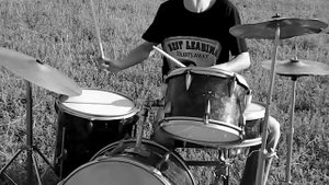 Соло на барабанах