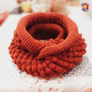 Теплый зимний шарф-снуд крючком, объемный узор с шишечками