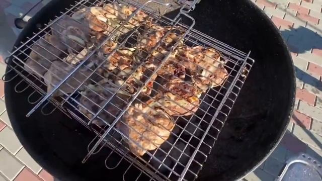 Жарим шашлык из свиной шеи на гриле Weber / Фермерское мясо с доставкой Минск / сезон BBQ смотреть онлайн