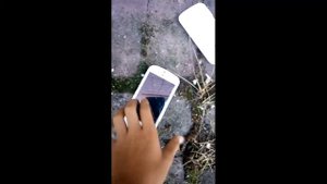 Падение телефона експиримент