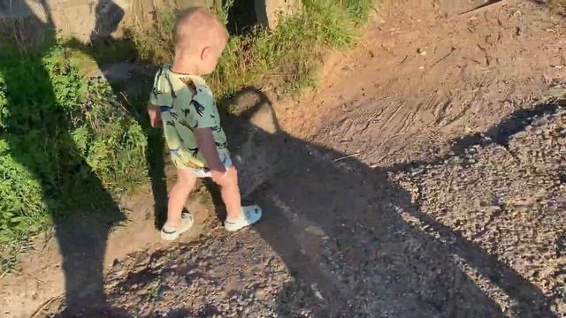 Первый влог. Жизнь в частном доме с ребёнком. Прогулки. Маска для волос по акции. смотреть онлайн