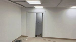 Студия готова, доделали стену и дверь.