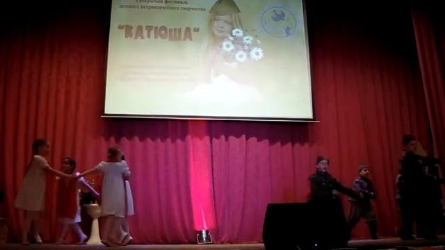 Очень красивый современный патриотический танец это надо видеть!! смотреть онлайн