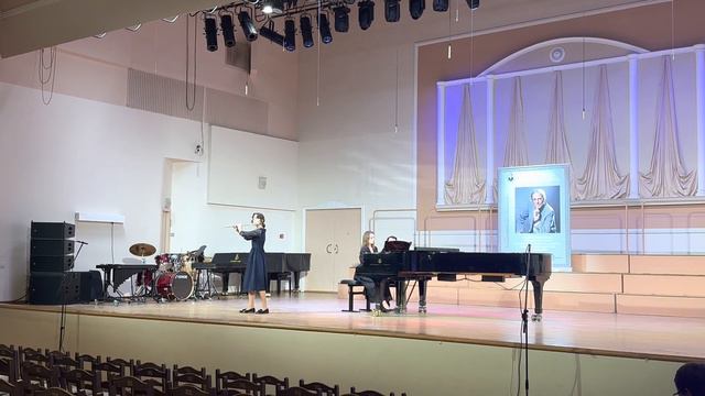 Й.Андерсен- Легенда Исп. Мария Бекяшева 13 лет (флейта),Надежда Горлова (фортепиано) смотреть онлайн