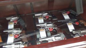 Игрушки для настоящих мужчин! Оружейный магазин США
