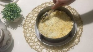 Салат с грецким орехом и черносливом.