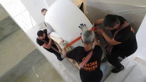 Такелаж круглой ванны: подъем на верхний этаж загородного дома