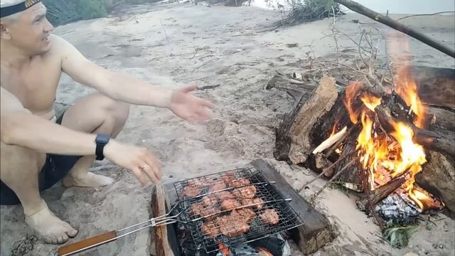 поход в ночное на лодке в озеро кубенское, почти мальдивы но только почти))