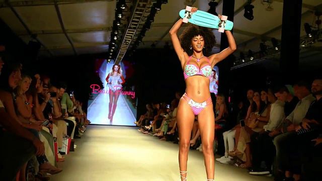 Мода Майами Бикини Шоу - Beach Bunny Bikini Fashion Show Miami  2023 - #Мода #Майами #Бикини #Шоу