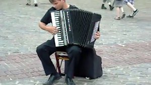 Классная игра на аккордеоне