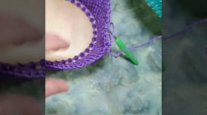 Корзина с деревянным донышком и плотным узором. Вязание крючком.