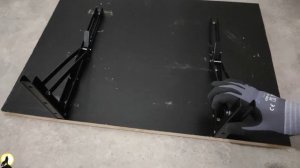 Wall-mounted folding table. Настенный складной стол.