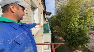 Остекление балкона с крышей. Сварочные работы на балконе в впятиэтажке.