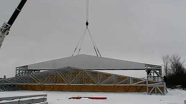Металлические фермы из #ЛСТК, видео монтажа 30м фермы
